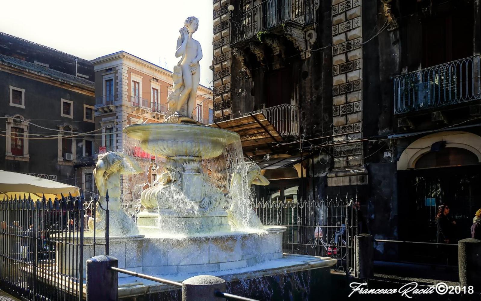 Clemente House Catania Centro Meravigliosa Camera Matrimoniale Exterior photo